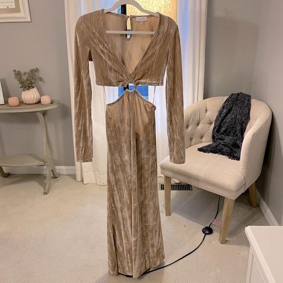 Juniper Blu crushed velvet maxi dress with cutouts size small. - Picture 4 of 5
